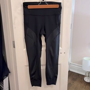 Lululemon black leggings two-toned size 8